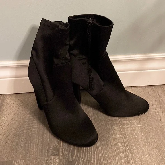 Spring Boots - Picture 3 of 3